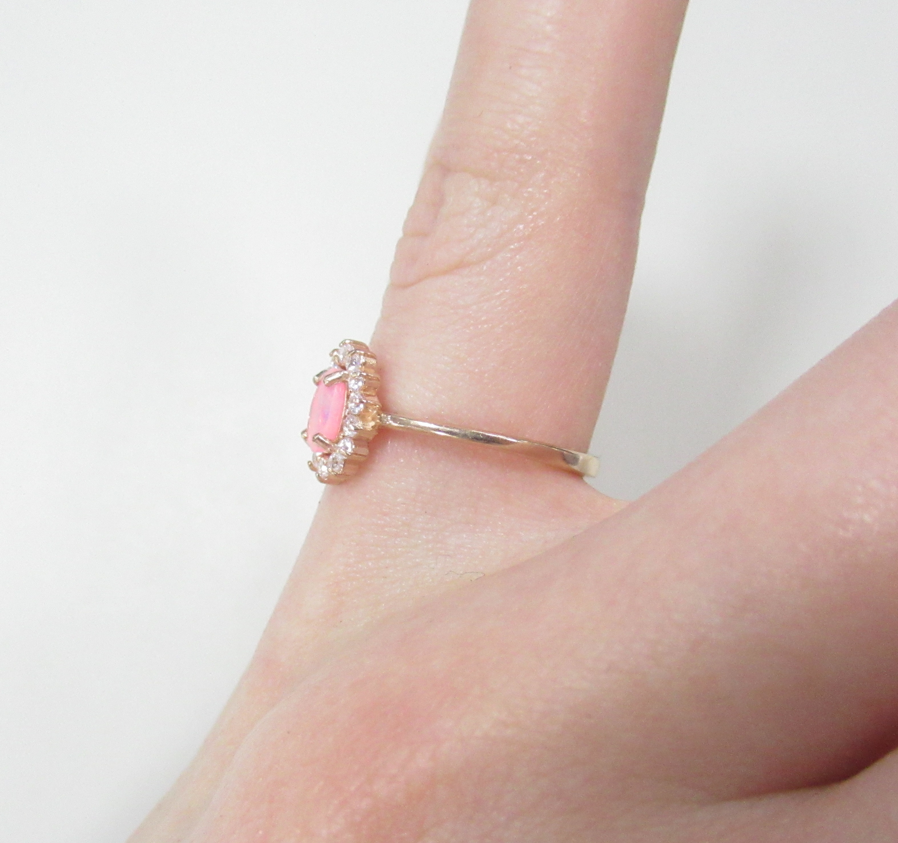 Серебряное кольцо с розовым опалом "Цветок"